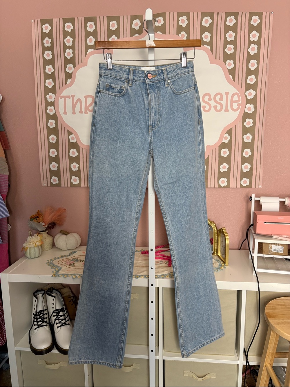 GANNI Betzy High-Rise Bootcut Jeans light wash